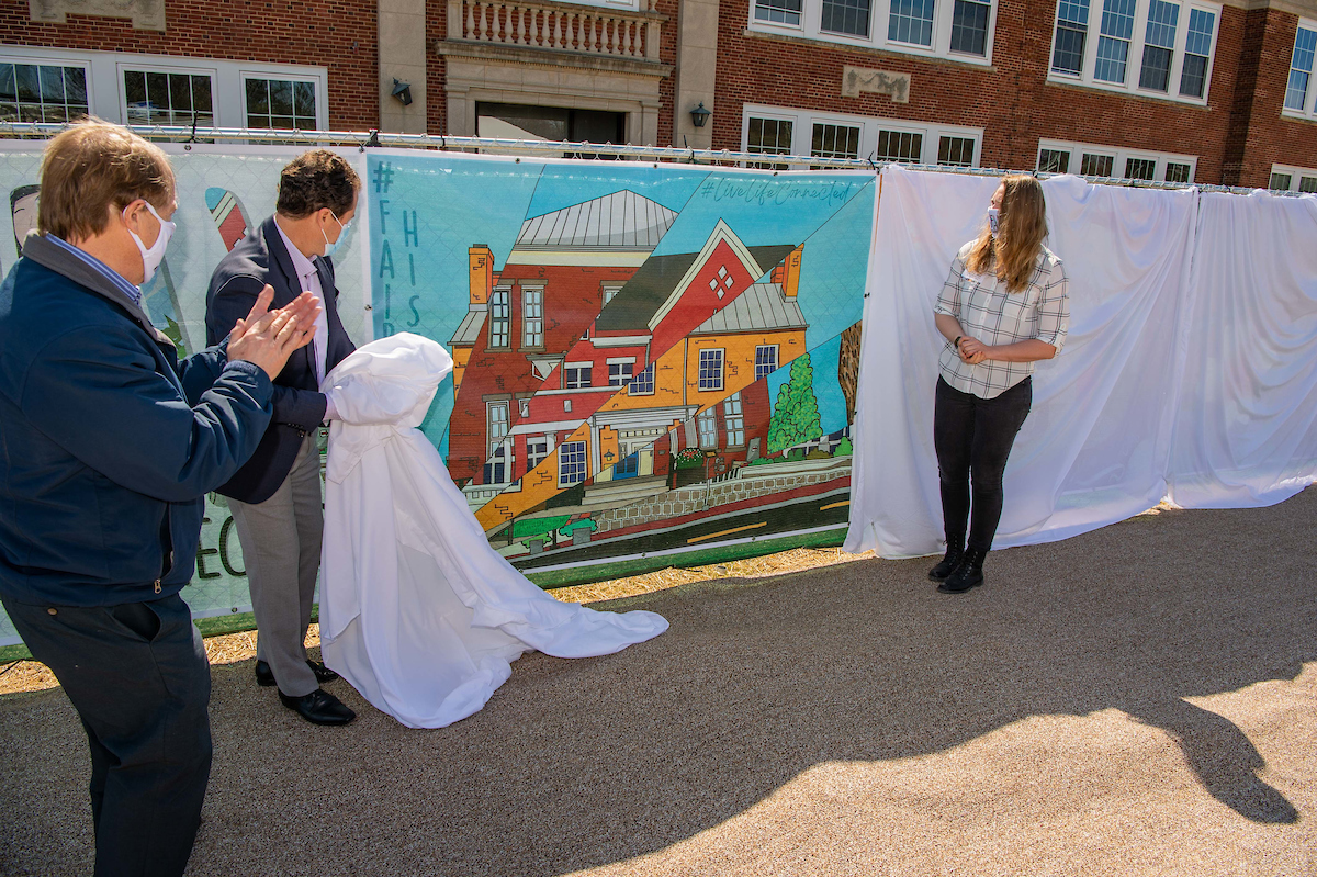 Mayor David Meyer, Enrico Cecchi and Mrs. PJ Naber unveiling Kaia Collins' piece, "#History."