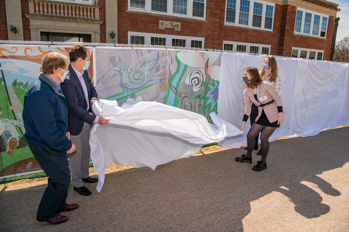 Mayor David Meyer, Enrico Cecchi, student Sarah Bird and Mrs. PJ Naber unveiling Sarah Bird's piece, "#TheArts."